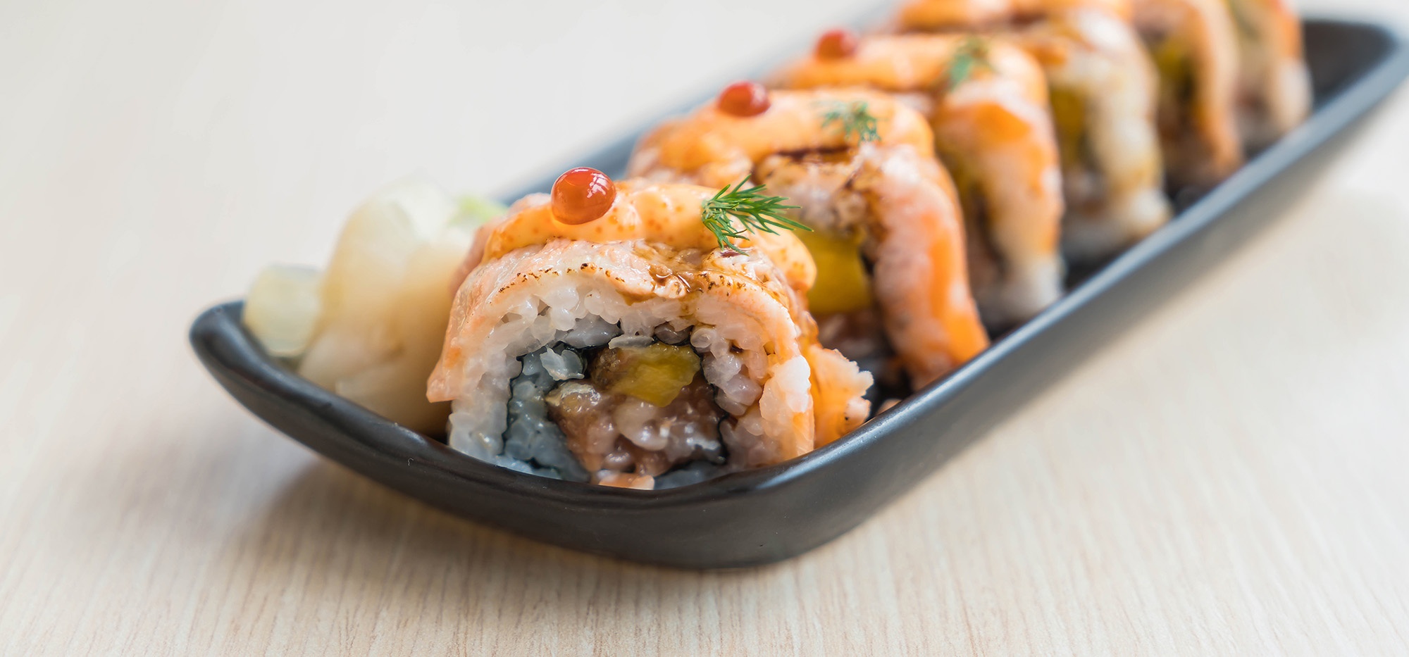 Sushi con palillos, ideal para un viaje de negocios con 001 Hotels: Corporativa.