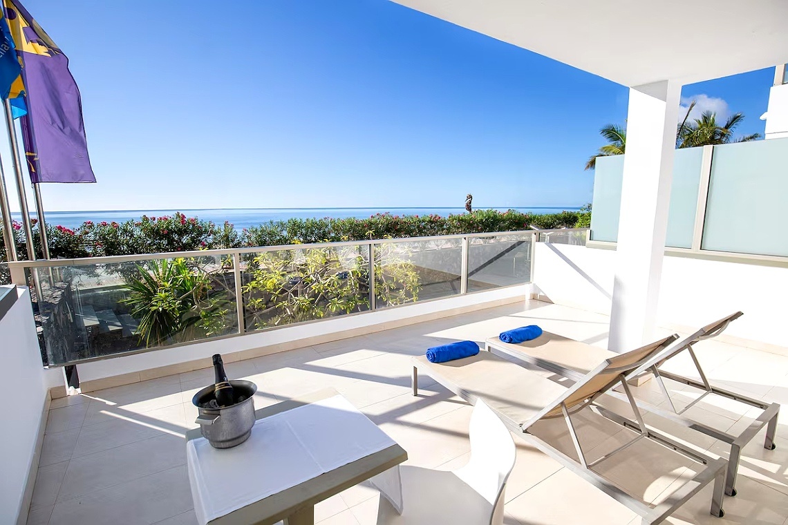 Balcon vue mer: 001 Bahía Playa, 001 Hôtels. Profitez de cette vue depuis votre balcon.