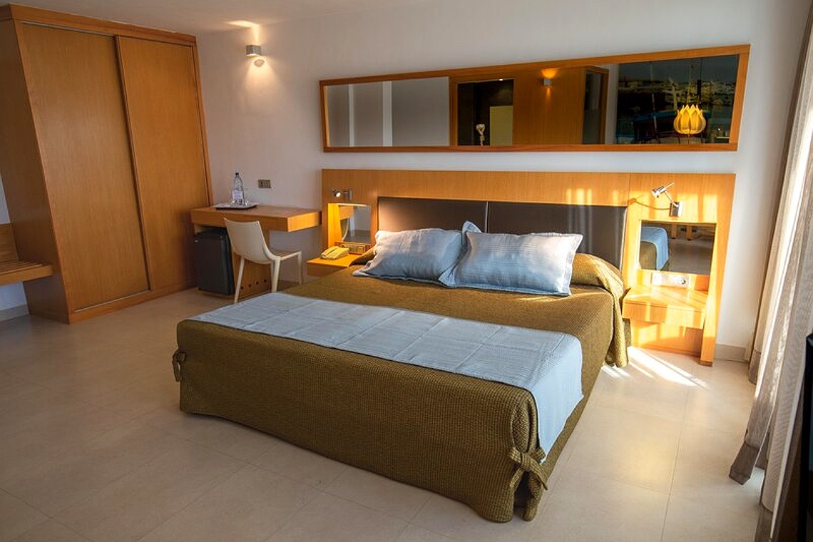 Chambre double moderne à 001 Bahía Playa, hôtel officiel.