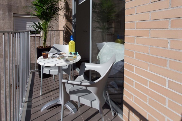 One-bedroom apartment with balcony