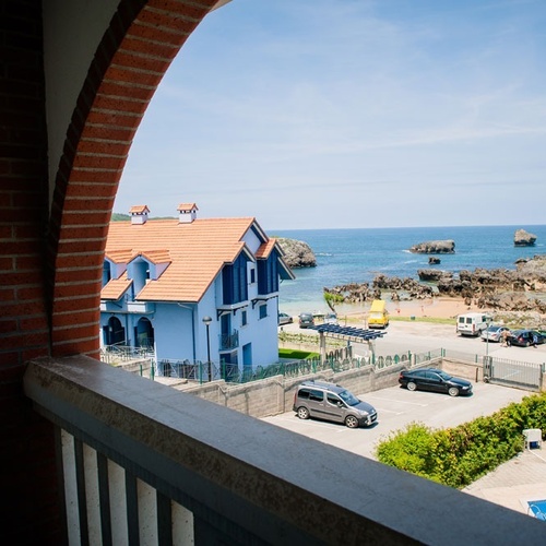 Sea views from Torre Cristina: blue house, beach, and pool.