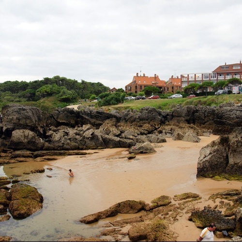 Torre Cristina Hotel: rocky beach with coastal building views.