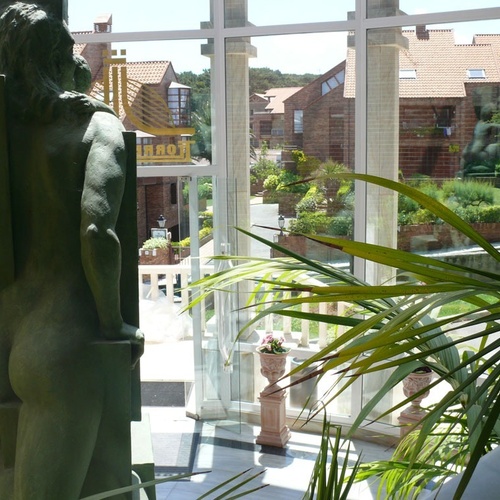 Sculpture at Torre Cristina hotel with garden views.