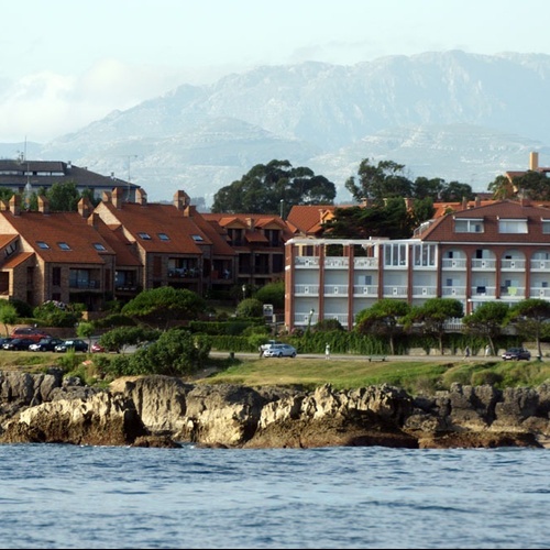 Hotel Torre Cristina, sea and mountain views from balconies in Cantabria.
