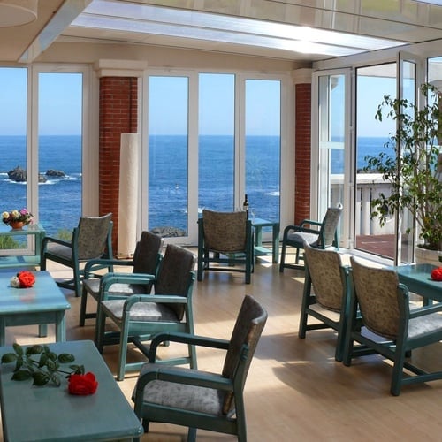 Seaside lounge at Torre Cristina, perfect for relaxation and ocean views.