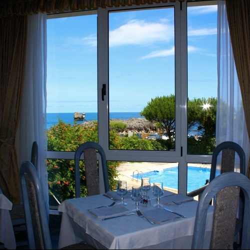 Dining room with sea and pool views, near Torre Cristina.