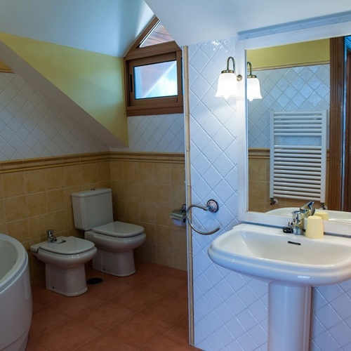 Elegant bathroom at Torre Cristina with tub, bidet, and sink.