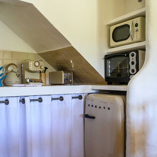 Aldeia da Pedralva: Charming kitchen with retro fridge, microwave, and toaster.