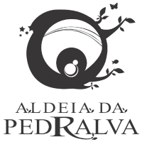 el logotipo de aldea da pedralva tiene un árbol en el medio .