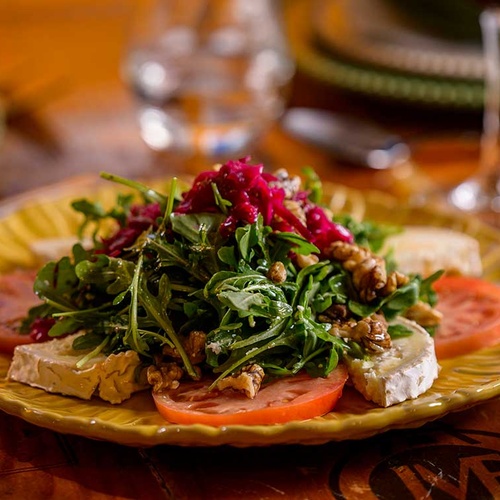 Gourmet salad with goat cheese and walnuts at Aldeia da Pedralva.