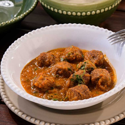 Aldeia da Pedralva: Savory meatballs in sauce, a delicious meal.