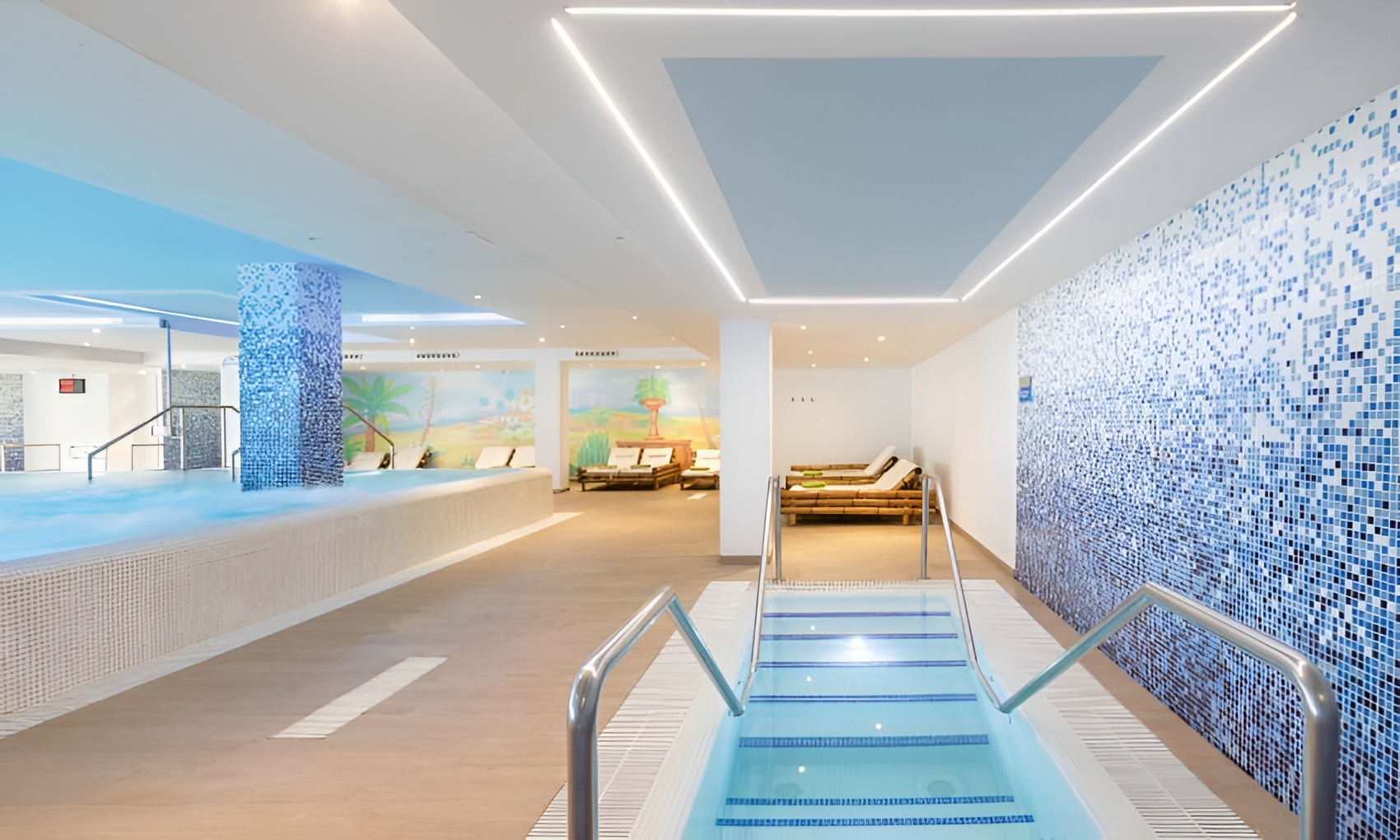 Alexandre Corporativa: Exklusiver Spa-Behandlungsraum mit Massageliege, Steinwaschbecken, Mood-Beleuchtung.