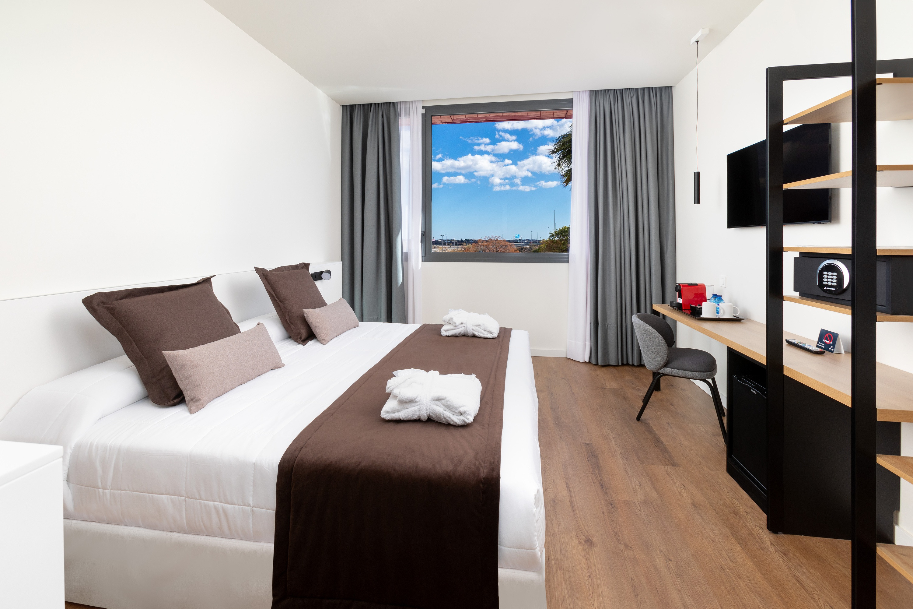 Habitación de hotel moderna en Alexandre FrontAir Congress | Hotel 4 estrellas Barcelona.
