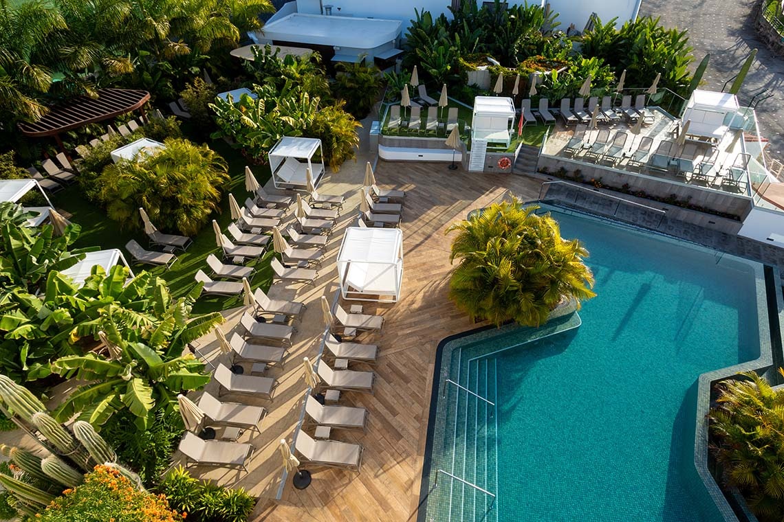 Alexandre Troya hotel pool and lounge area in Playa de las Américas.