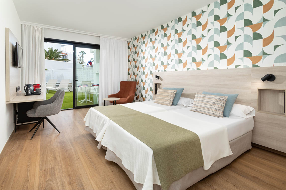 Chambre double moderne avec vue sur la piscine, Hôtel Alexandre Gala 4* Playa de las Américas.