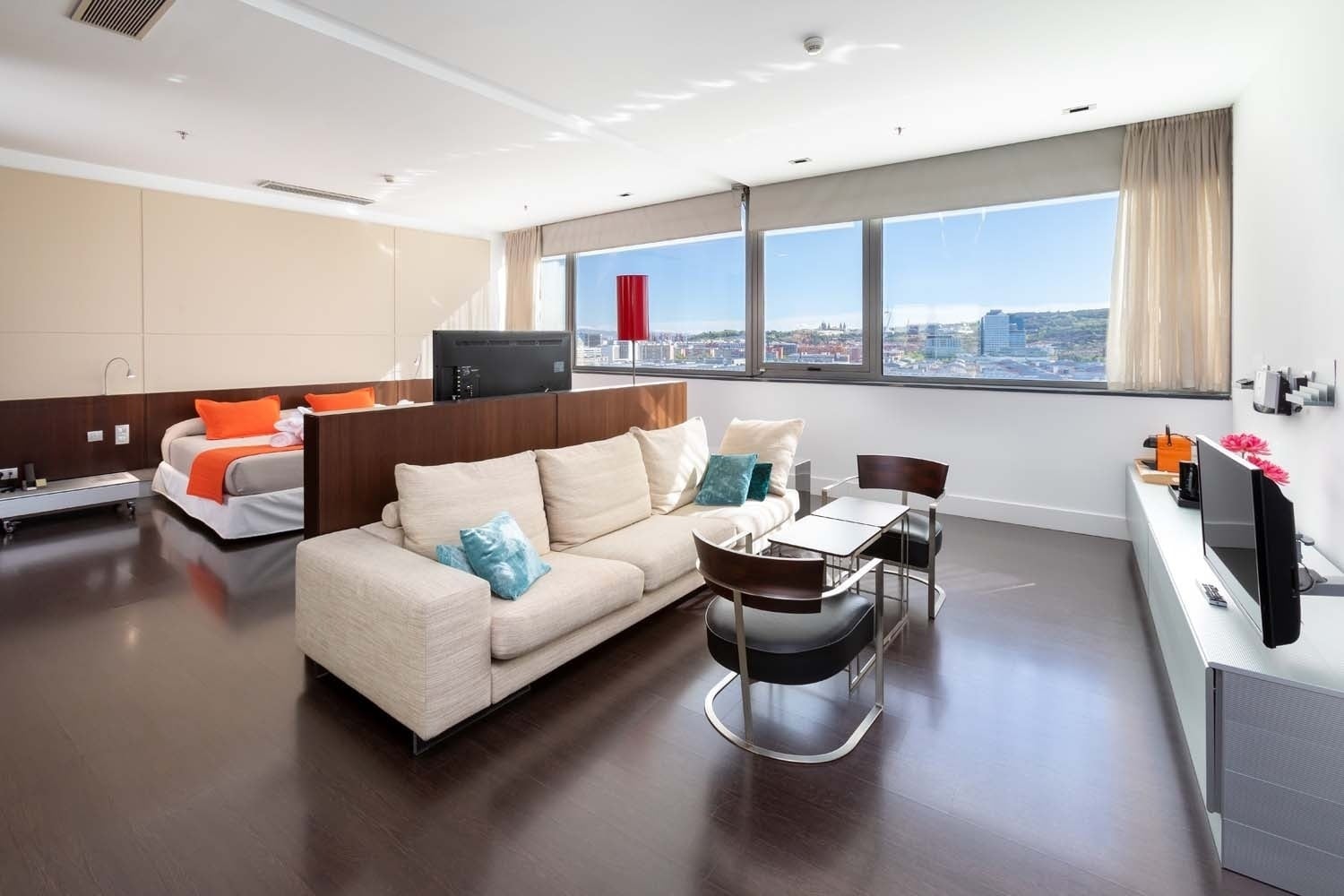 JR Suite