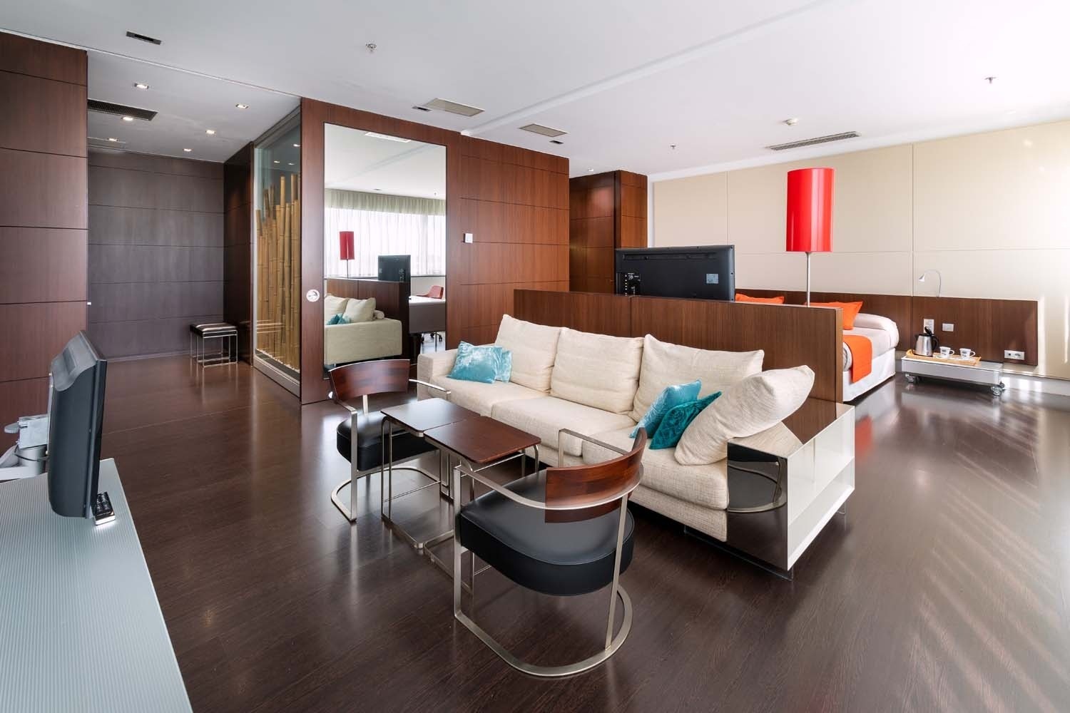 JR Suite