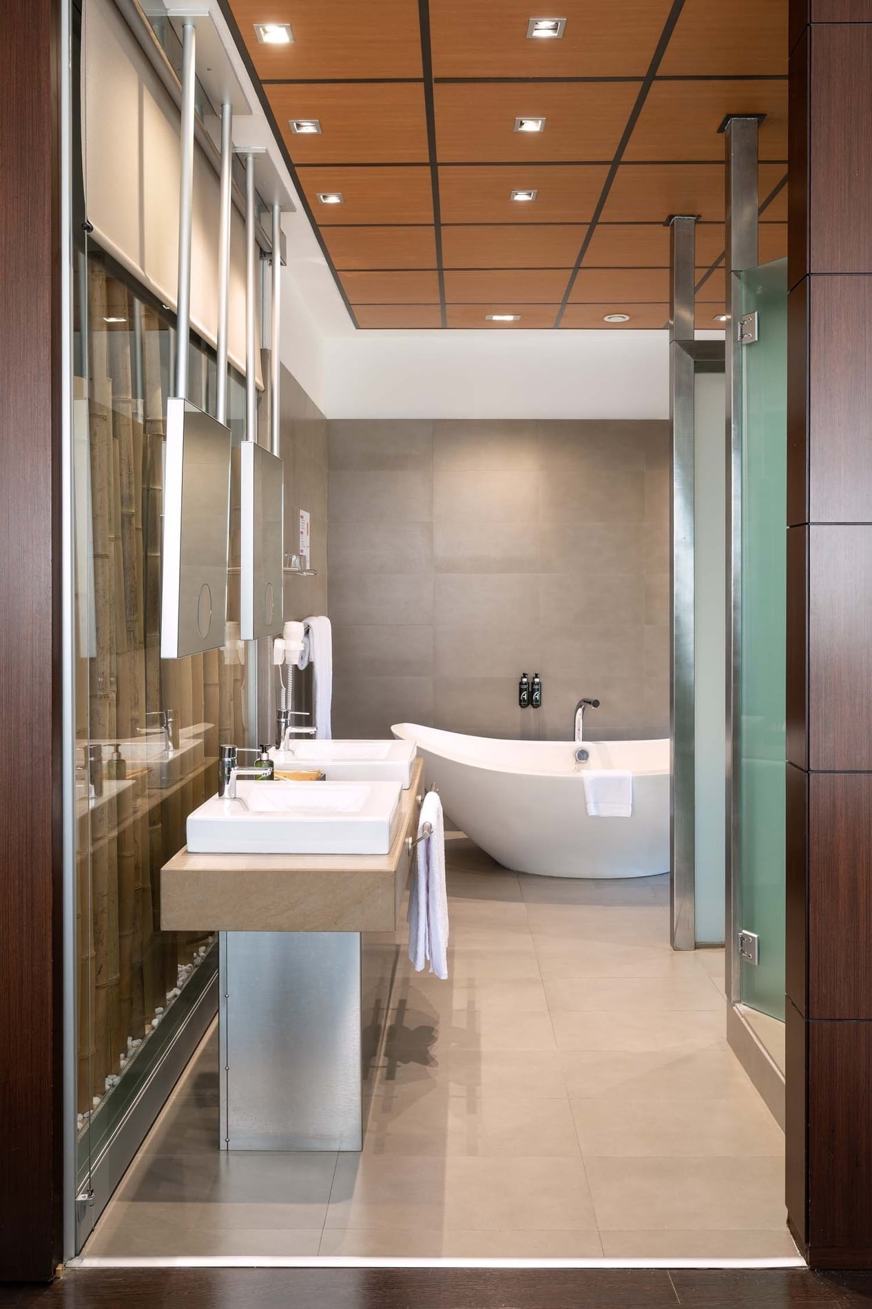JR Suite