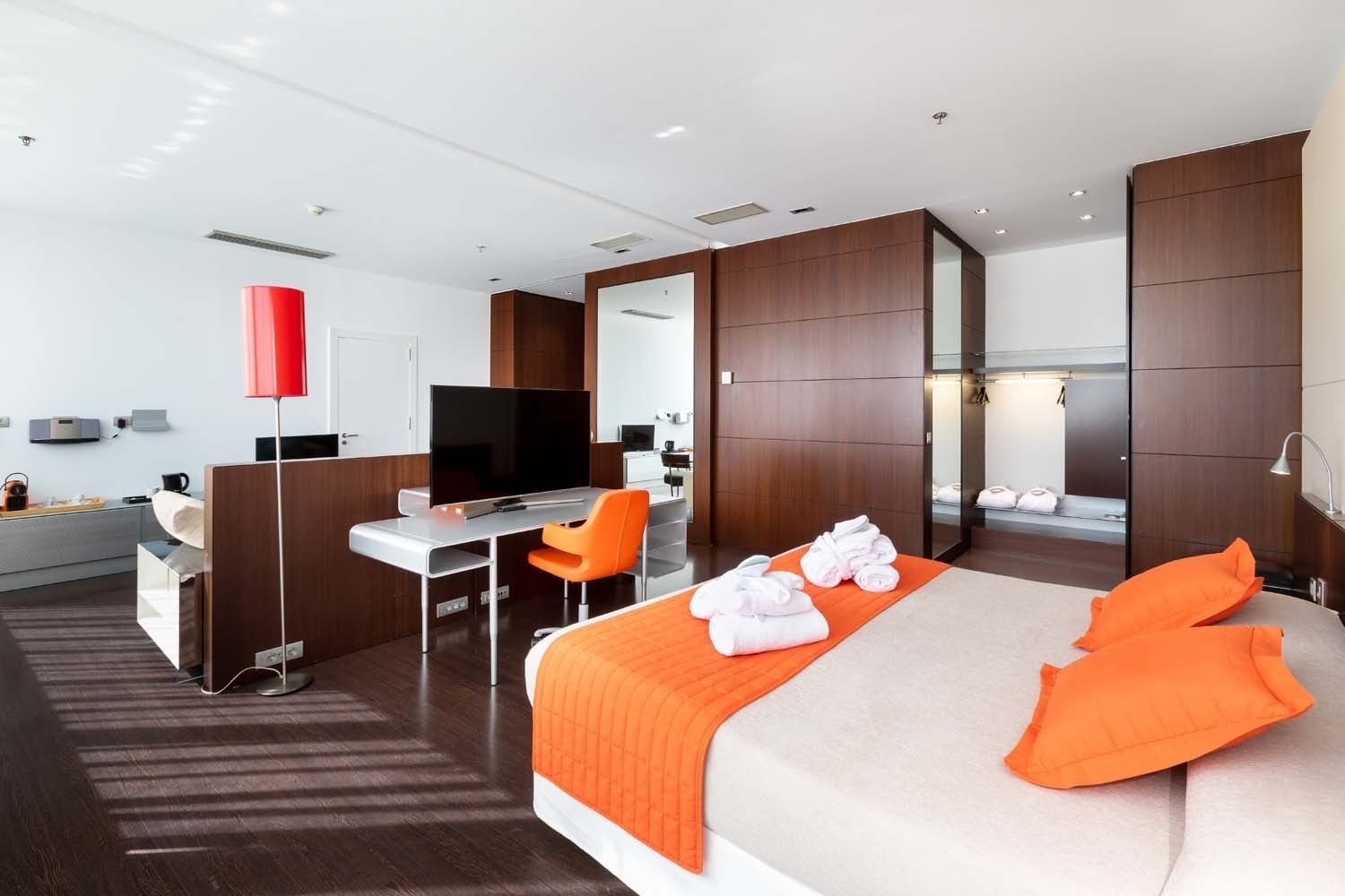 JR Suite