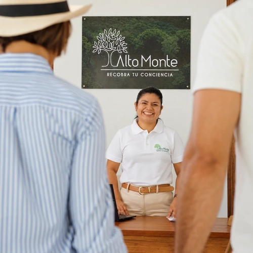 Recepción y bienvenida en el hotel Alto Monte Alto Monte.