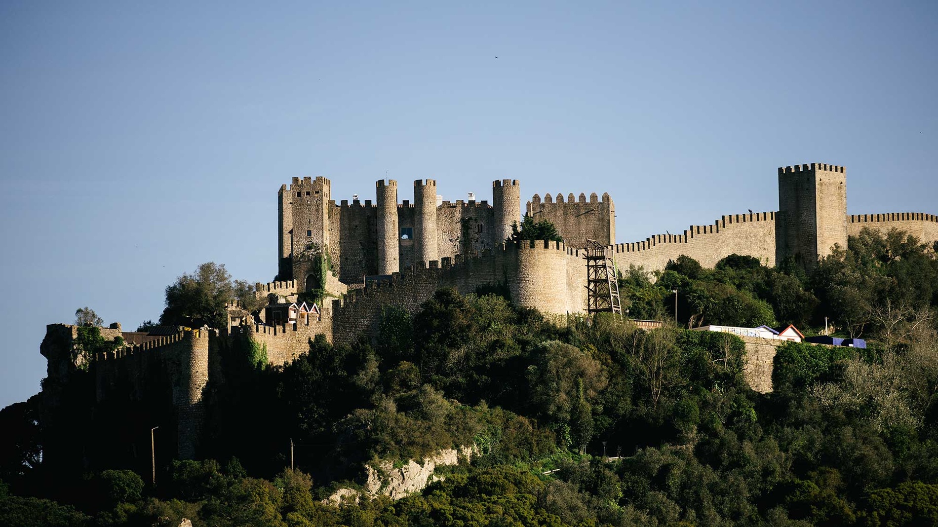 Castelo histórico medieval AndTales, Portugal.