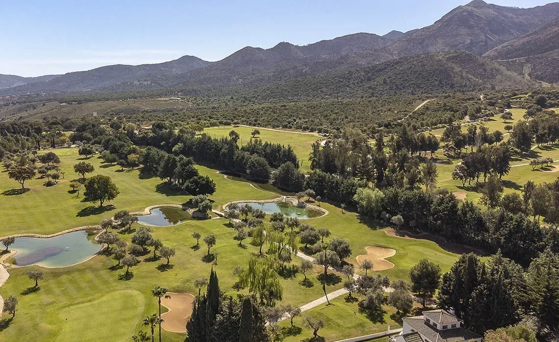 Campo de golf Angela: vistas panorámicas, lagos y montañas. Resort ideal.