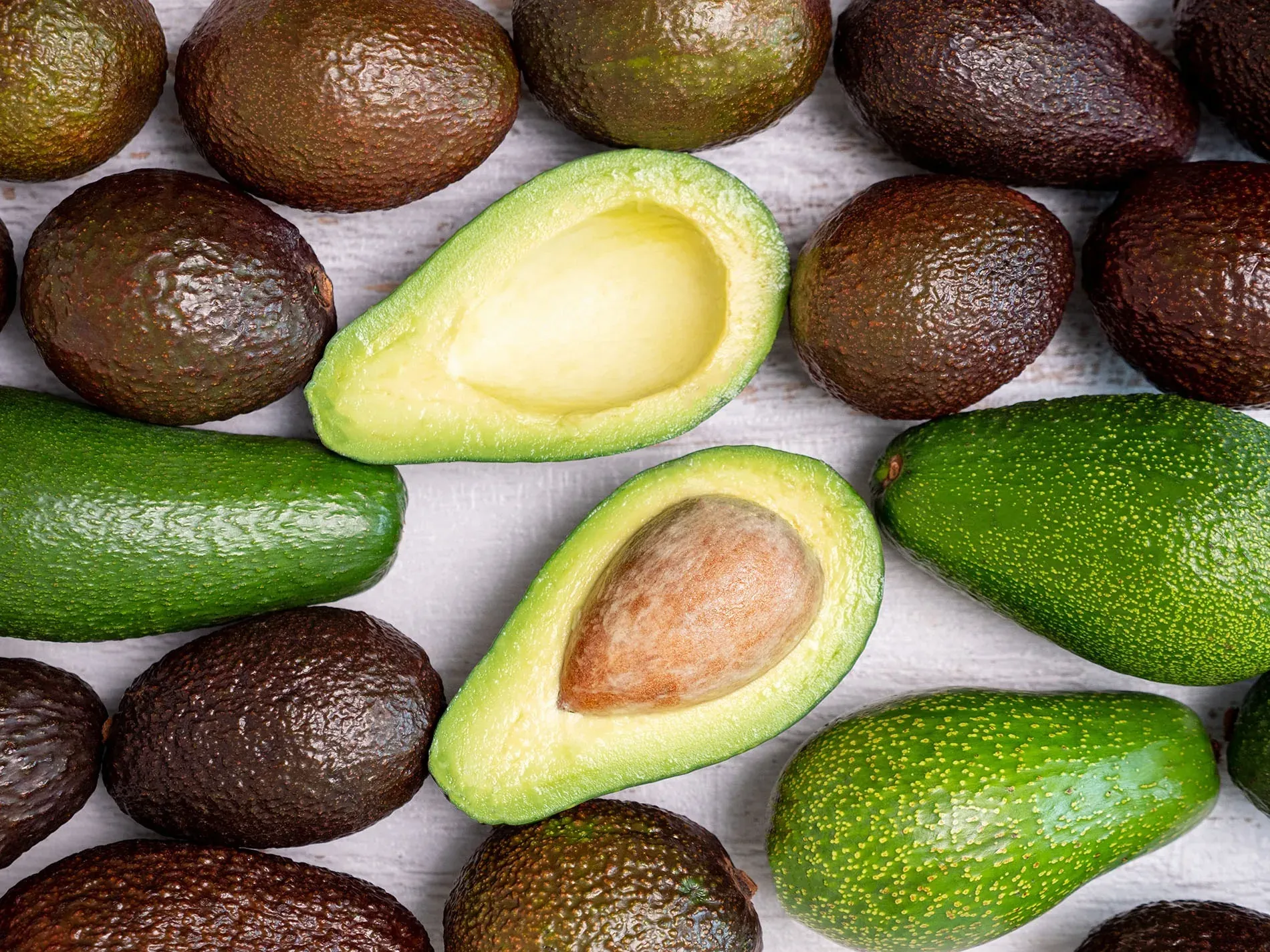Avocats frais de l'Axarquía. Découvrez nos recettes sur le blog de l'Hôtel Angela à Fuengirola.
