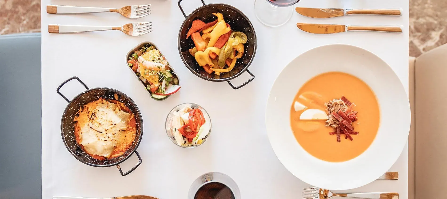 Plats variés et savoureux dans notre restaurant à Fuengirola. Expérience culinaire unique au Côte du Soleil.
