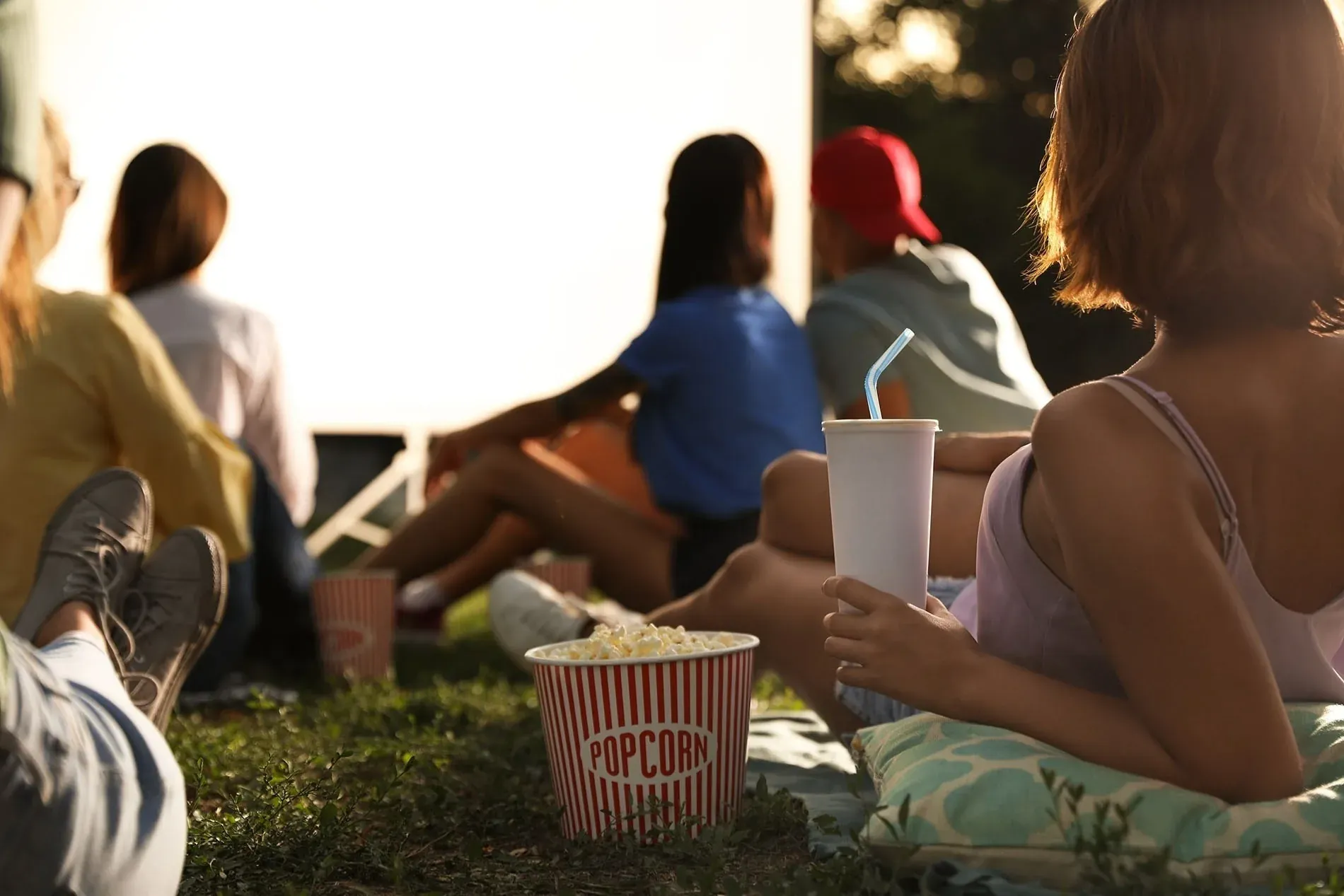 Summer Cinema in Los Boliches: Enjoy outdoor movies with popcorn and drinks during your stay at Hotel Angela in Fuengirola.