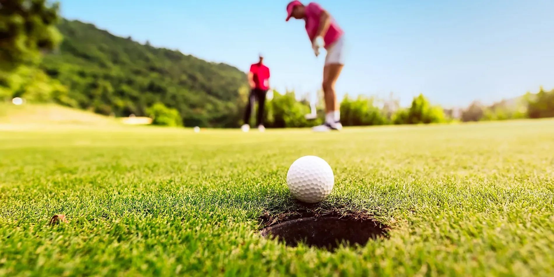 Juega al golf en el campo con la opción de Reservar Greenfee | Hotel Ángela | Fuengirola | Costa del Sol.