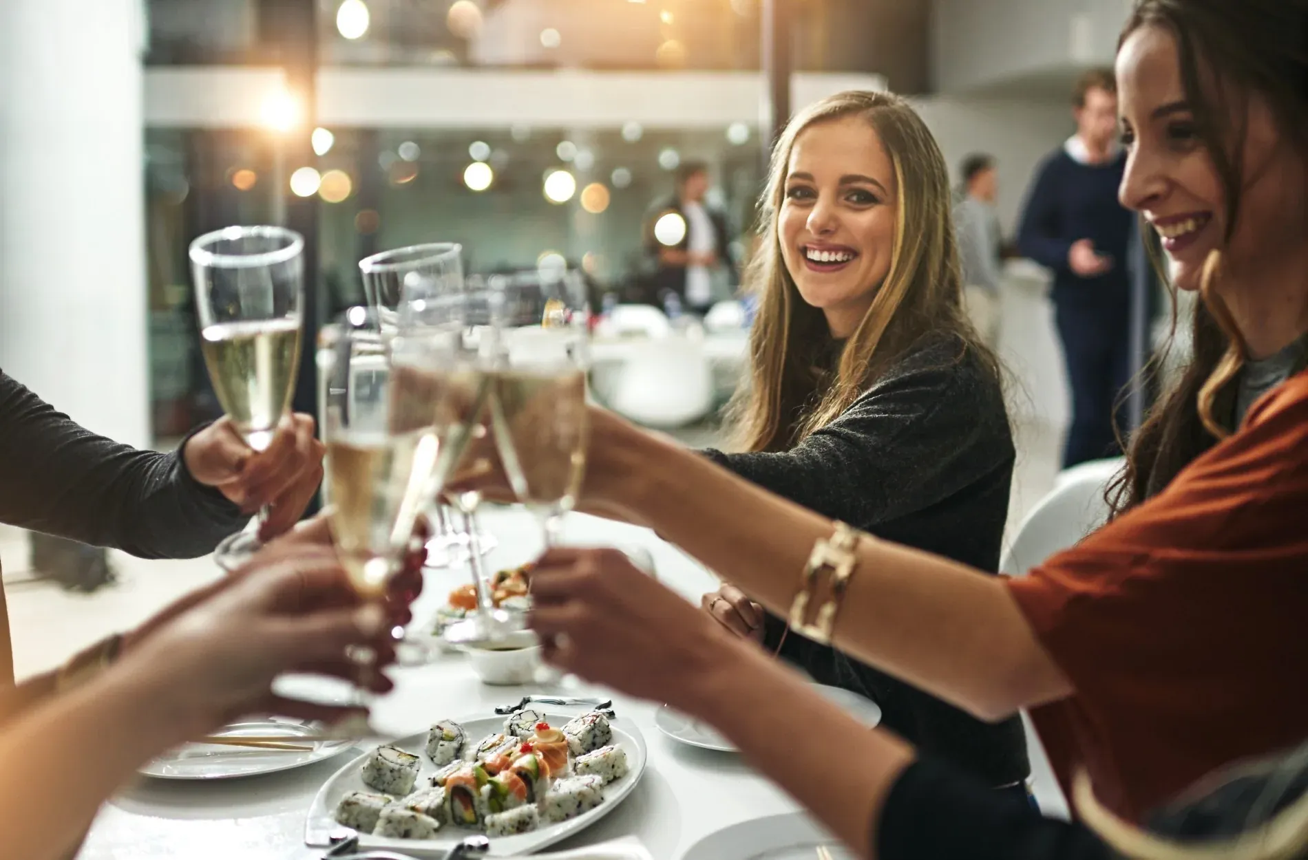 Fête à l'hôtel Angela: trinquez au champagne avec des sushis.