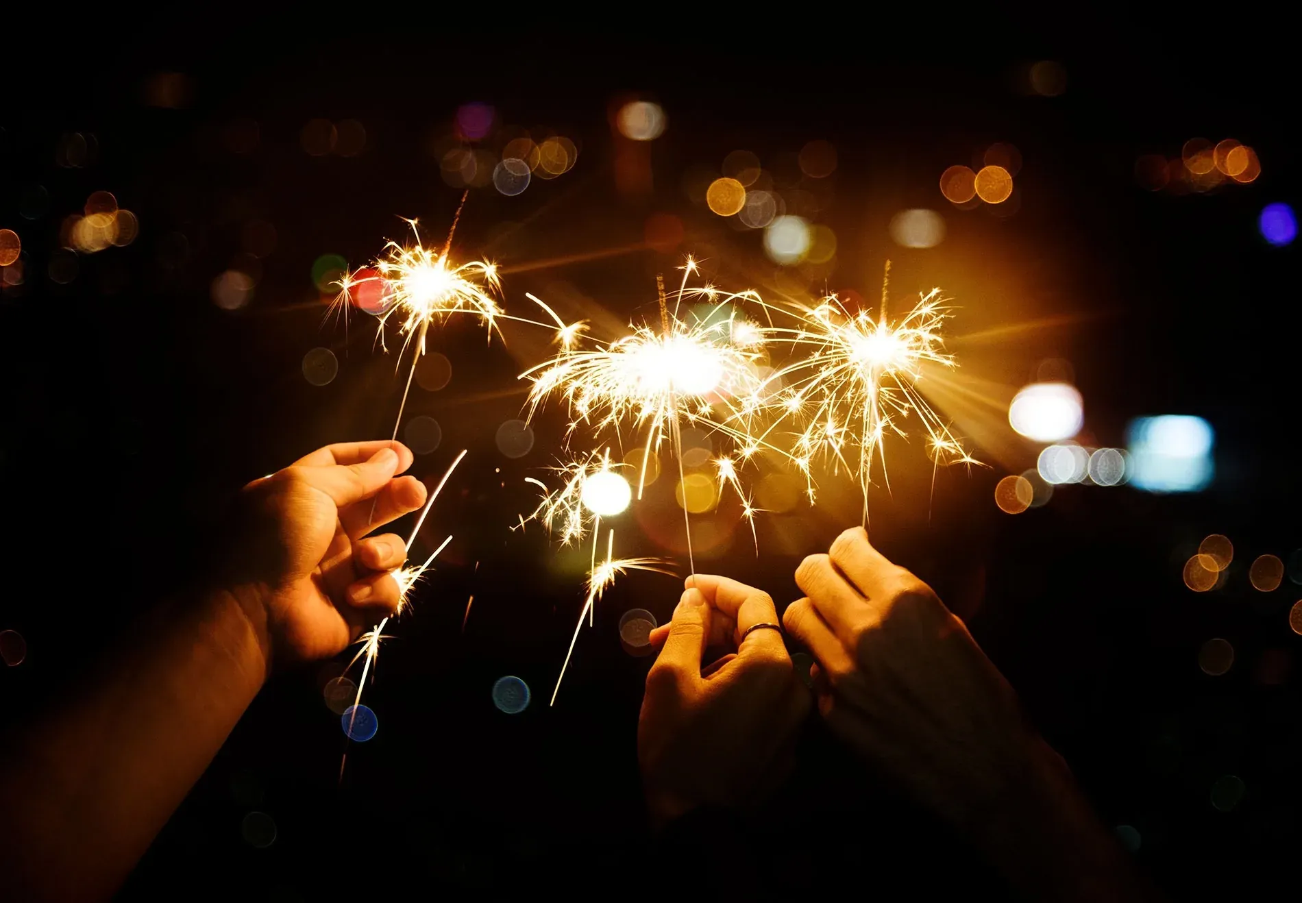 Célébrations de San Juan 2022 : Feux de joie et étincelles à l'Hôtel Angela sur la Costa del Sol.