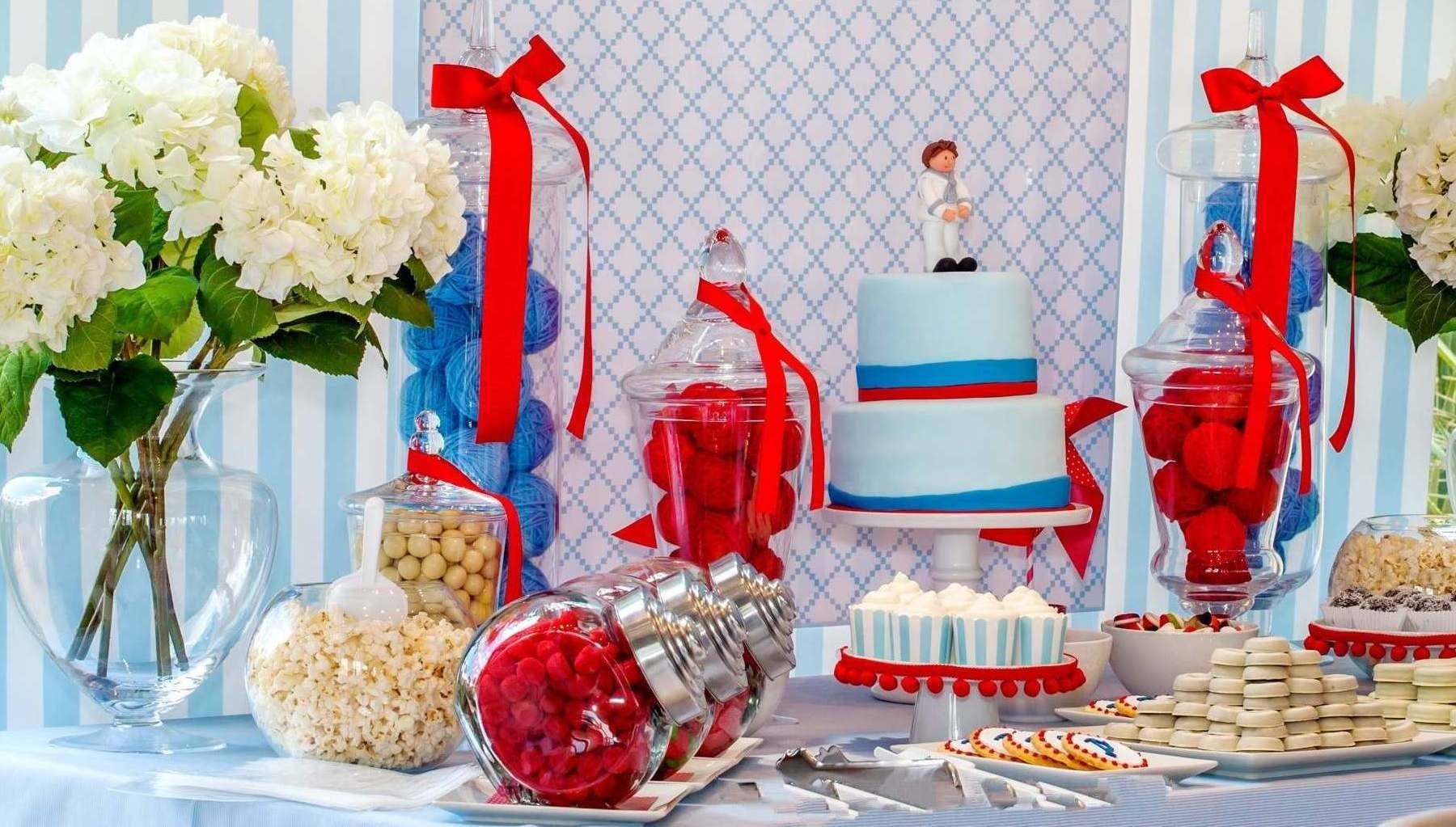 a blue and white candy bar with pablo written on it