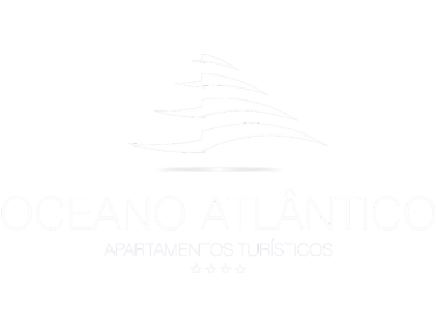 um logotipo branco com um barco e ondas em um fundo branco .