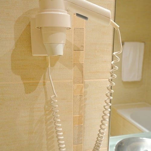 a hair dryer that has the word victoria on it
