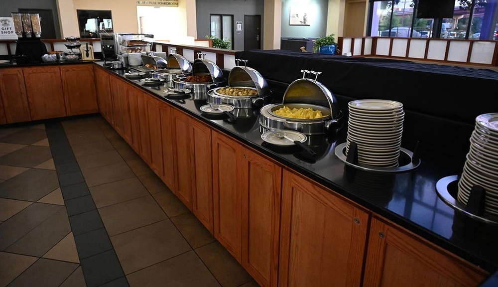 a buffet line with a sign that says gift card here