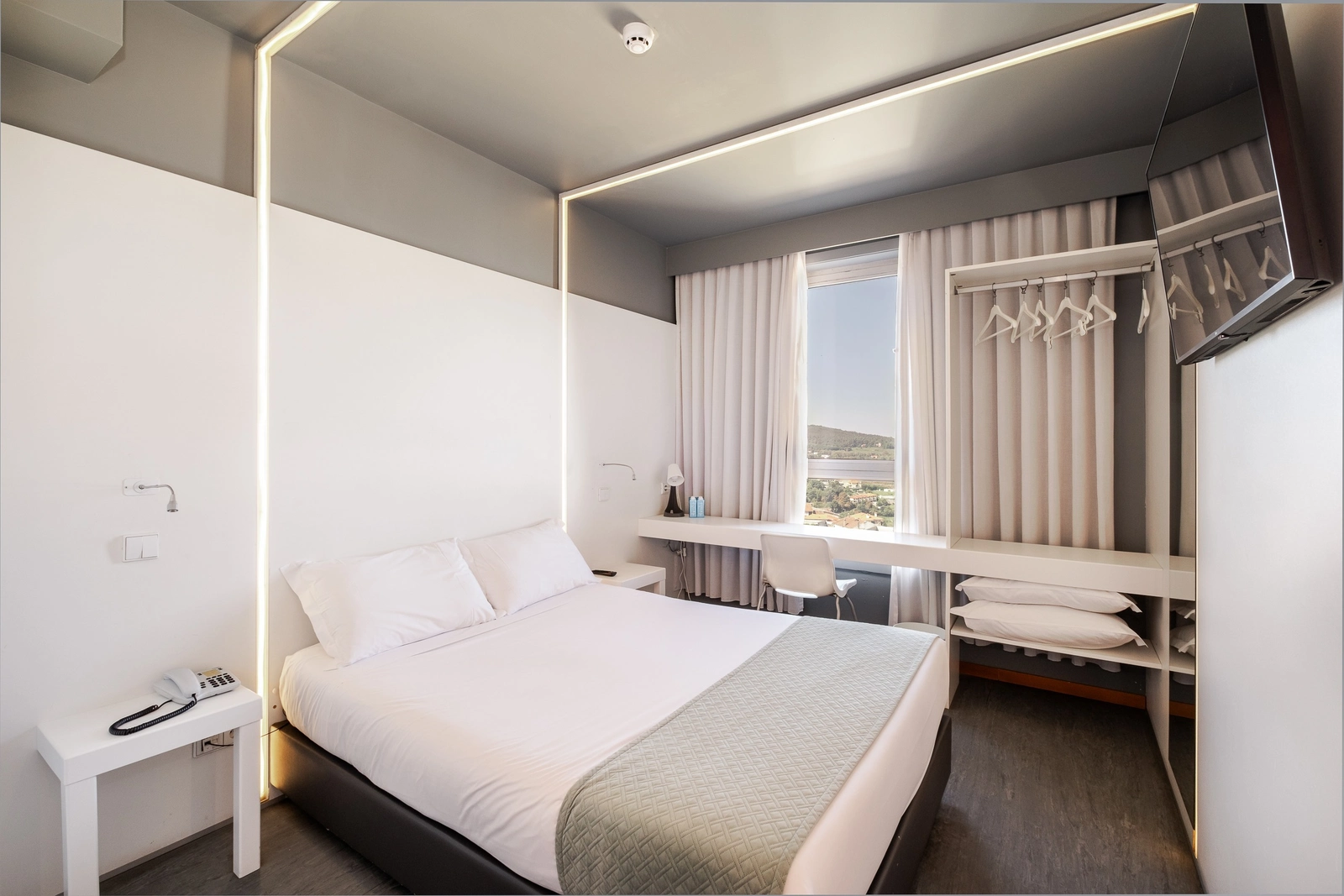 Basic Braga by Axis: Quarto de casal
