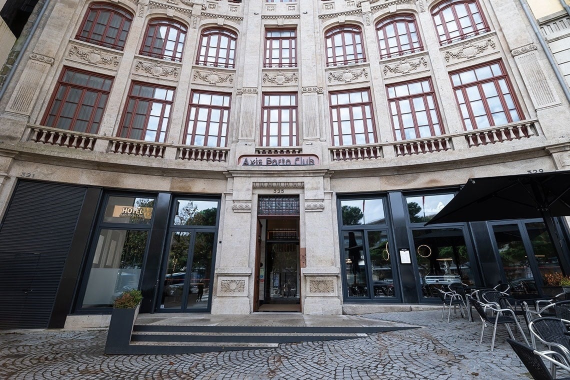 a building with a sign that says avis bastia club