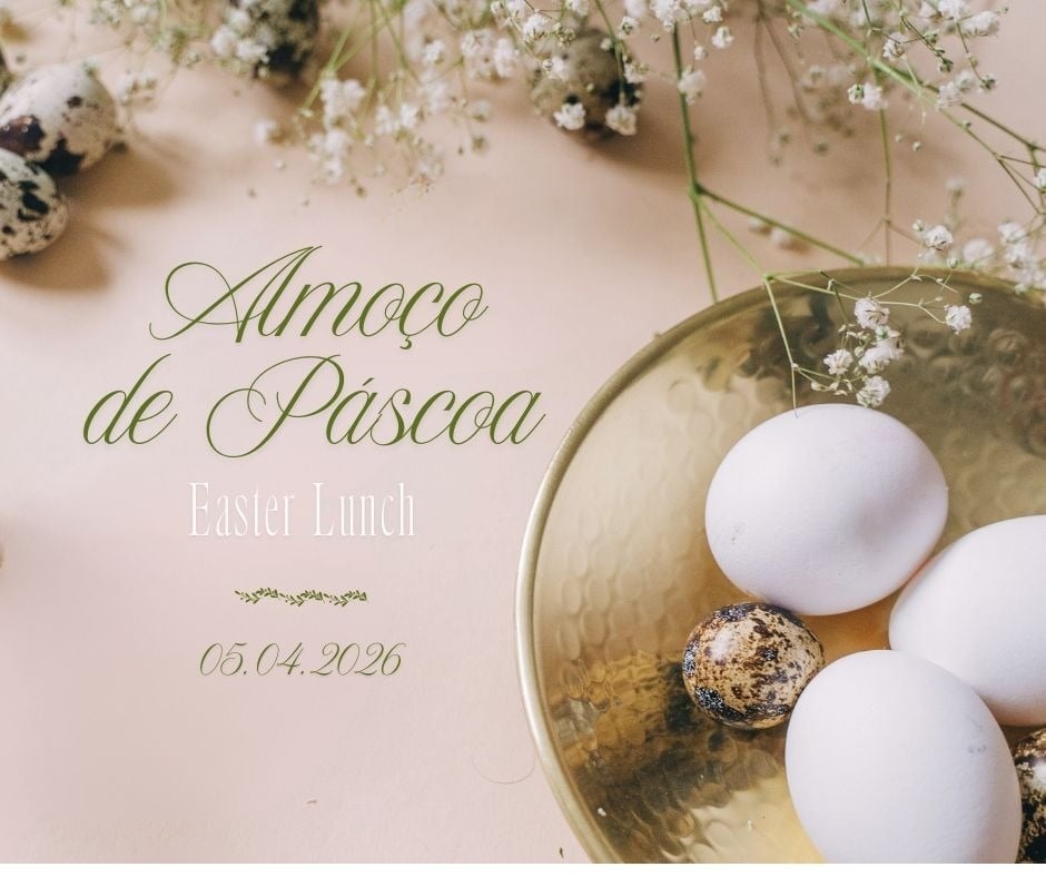 A imagem apresenta uma decoração de Páscoa com ovos brancos e de codorna em uma tigela dourada e flores de mosquitinho, com o anúncio de "Almoço de Páscoa" e a data 05.04.2026.