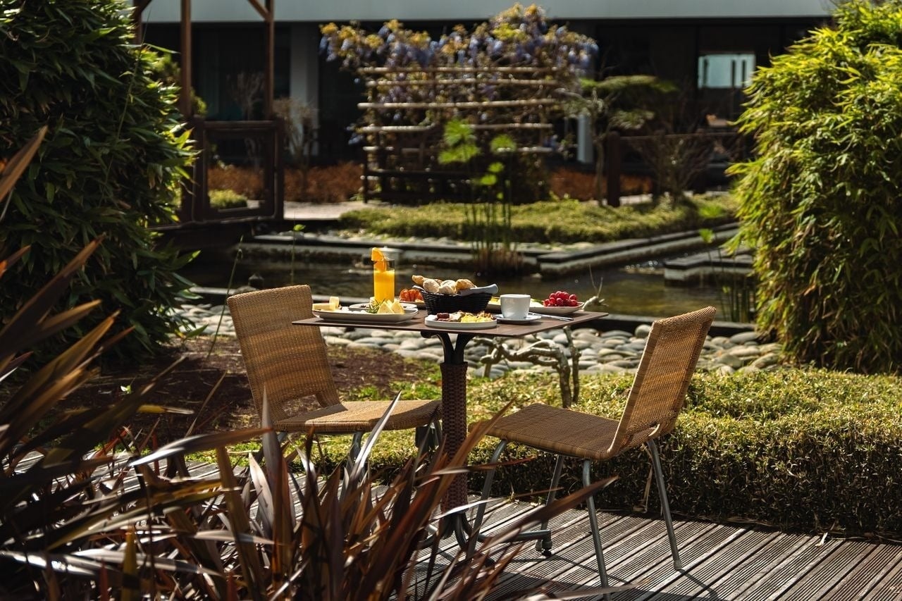 Pequeno-almoço no terraço do Azoris Royal Garden | São Miguel | Website Oficial
