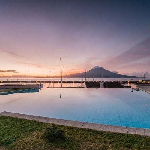 AMANECER DESDE EL PICO A LA VISTA DE LA PISCINA EXTERIOR