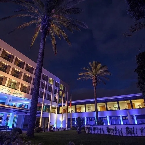 FACHADA DA ENTRADA DO HOTEL À NOITE