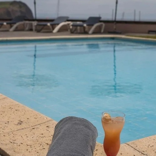 PISCINA AL AIRE LIBRE