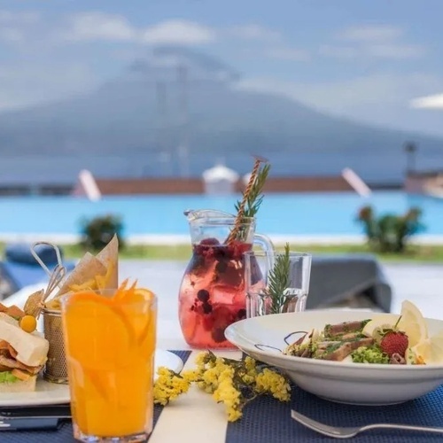 COMIDAS LIGERAS JUNTO A LA PISCINA