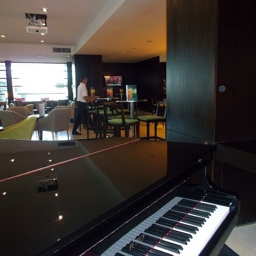 PIANO NO ROYAL BAR