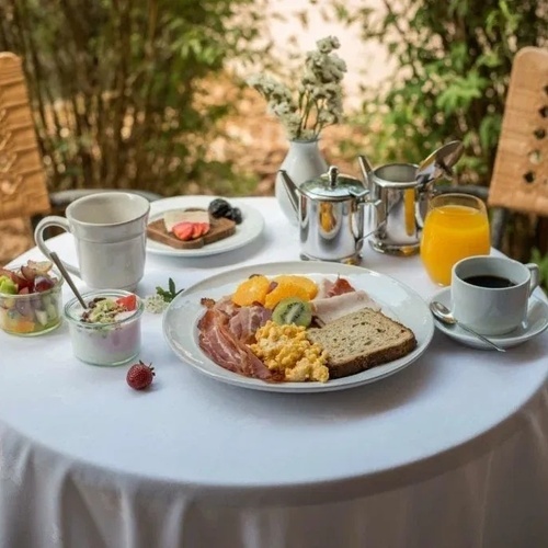 DESAYUNO EN HABITACIÓN CLÁSICA PLANTA BAJA