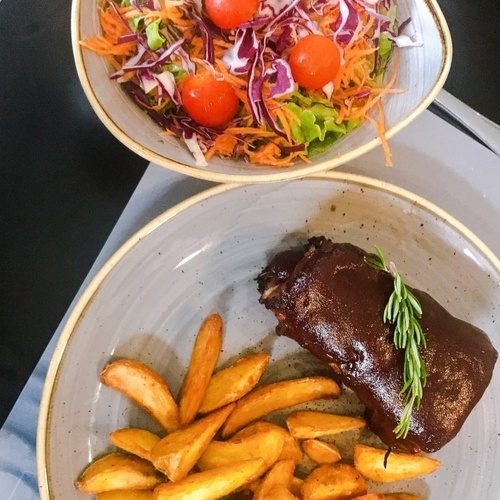 Plaza Bistro & Wine Bar 