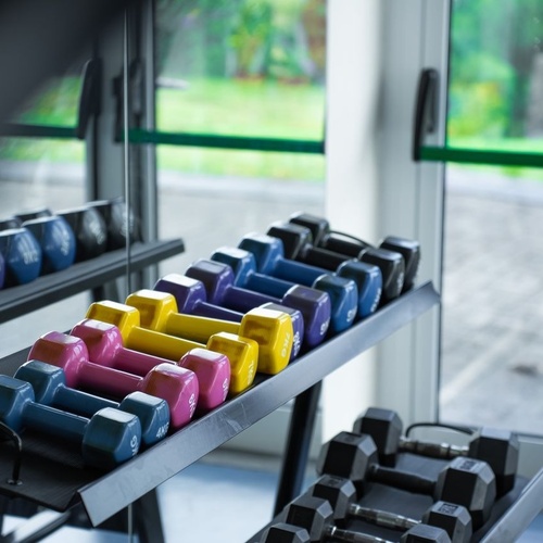 Dumbbell rack at Azoris corporativa, perfect for workouts.