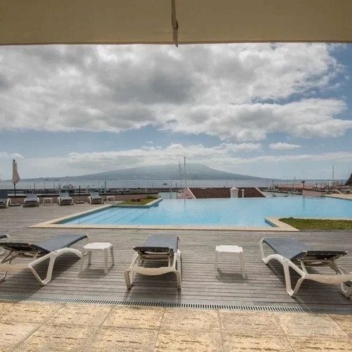 PISCINA AL AIRE LIBRE