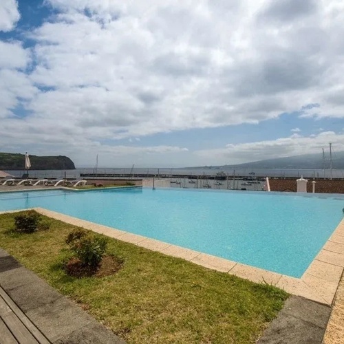 PISCINA AL AIRE LIBRE